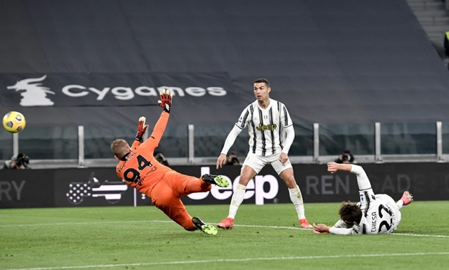 Phản ứng của Dybala sau khi Ronaldo ghi bàn - Bóng Đá