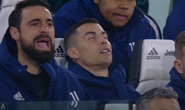 Ronaldo phản ứng sau khi Kulusevski mắc lỗi - Bóng Đá