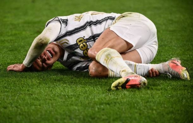 Ronaldo nổi điên với đồng đội - Bóng Đá