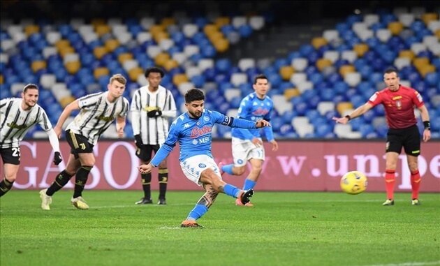 Lorenzo Insigne đã giúp Napoli đánh bại Juventus tại Diego Armando Maradona.