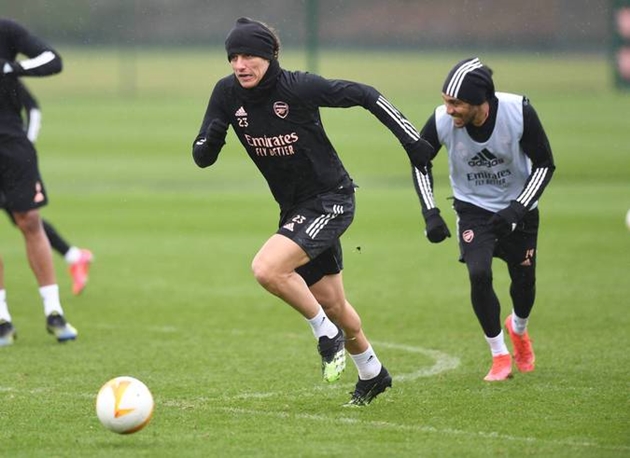 Ngay cả khi không thể tranh bóng với David Luiz, Pierre-Emerick Aubameyang vẫn cảm thấy rất vui vẻ.