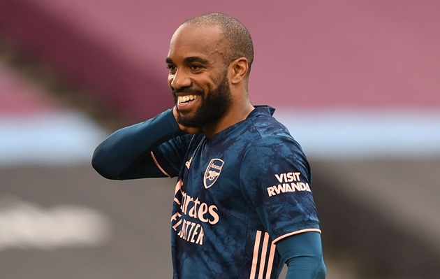 Lacazette has not begun contract negotiations with Arsenal. This opens the possibility for Roma, Atletico Madrid, and Sevilla to make a move - Bóng Đá