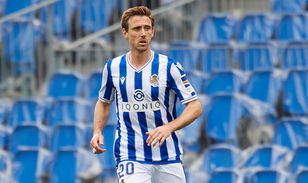 10. Nacho Monreal: Ở tuổi 35, hậu vệ người Tây Ban Nha đã trở về quê nhà để cống hiến cho Real Sociedad.