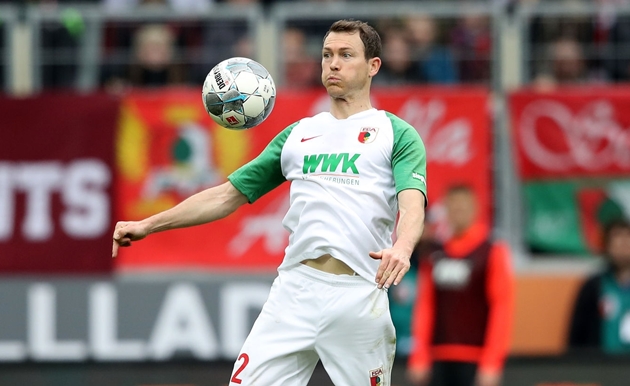 2. Stephan Lichtsteiner: Hậu vệ người Thụy Sĩ có 1 mùa giải khoác áo Augsburg rồi tuyên bố giải nghệ. Hiện tại, ông đang có ý định trở thành 1 người thợ làm đồng hồ tại quê nhà.