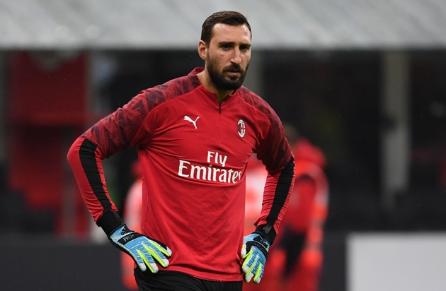 1. Antonio Donnarumma. Thủ môn sinh năm 1990 được cập bến San Siro là nhờ "dựa hơi" cậu em trai Gigio. Giờ đây, khi giao kèo giữa 2 bên sắp kết thúc, AC Milan không muốn giữ chân Antonio.
