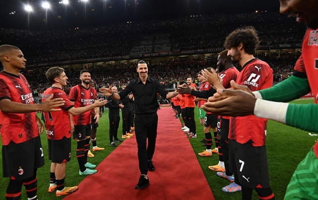 Ibrahimovic – AC Milan: Bóng đá hiện đại vẫn còn những chuyện tình đẹp như thế! - Bóng Đá