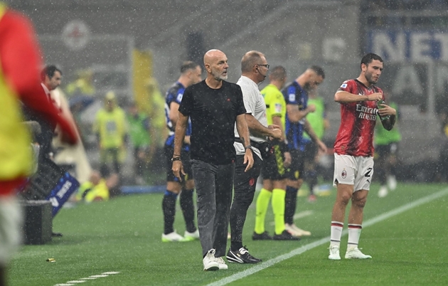 Dù mọi chuyện có khắc nghiệt ra sao, chiếc ghế HLV của Pioli vẫn rất vững.