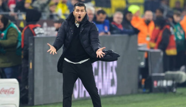 Sahin phản ứng với bàn thắng gây tranh cãi của Bayern