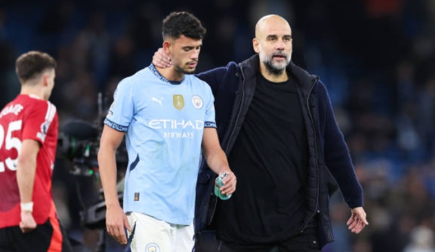 Fan Man City phẫn nộ bỏ về sớm, la ó Pep và đội nhà ngay trên sân