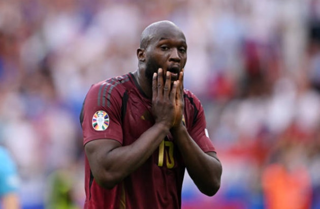 VAR ám ảnh Lukaku
