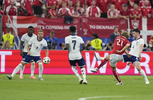 "Harry Kane làm gì ở đó vậy?"