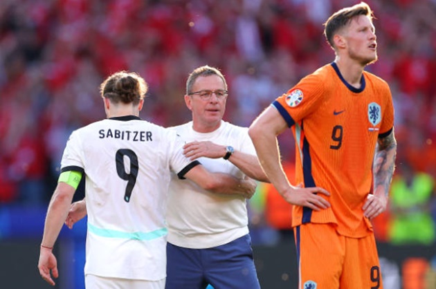 Rangnick cao tay, Hà Lan phơi áo trong trận cầu 5 bàn