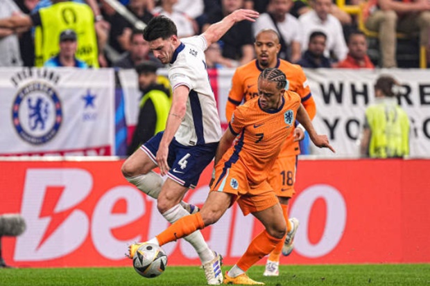 Ảnh bài viết "Rice bị móc túi ngay bên phần sân nhà"