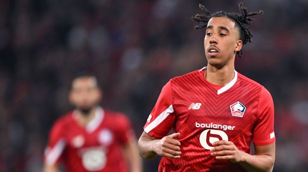Ảnh bài viết Bước ngoặt vụ Leny Yoro gia nhập Manchester United