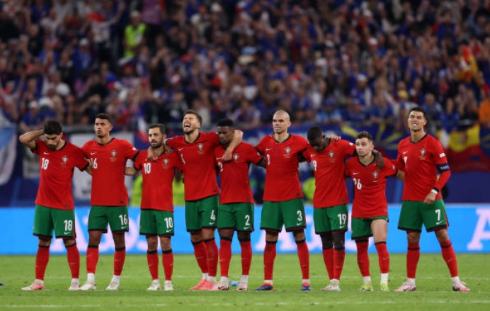 Felix hóa tội đồ, Pháp tiễn Bồ Đào Nha trên chấm penalty