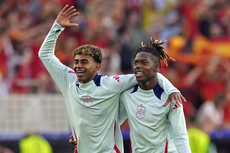 Ảnh bài viết Chuyển nhượng sáng 9/7: Cuộc chiến mới của M.U và Arsenal; Barca tự tin chiêu mộ Nico Williams