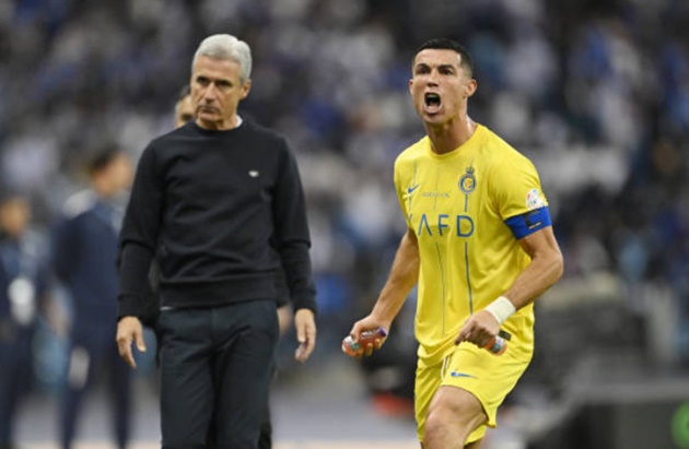 NÓNG: Al Nassr sa thải HLV vì khiến Ronaldo nổi giận