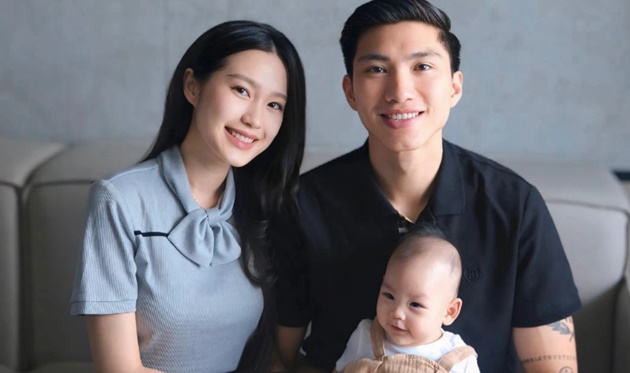 Đoàn Văn Hậu và bà xã xinh đẹp khoe bức ảnh đặc biệt