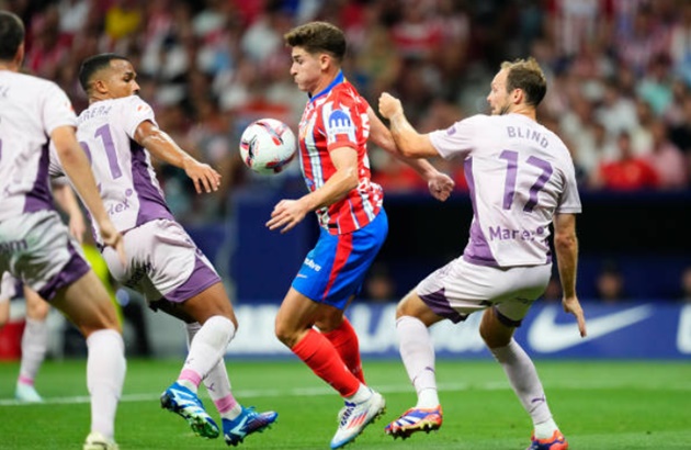Diego Simeone: Yêu cầu cao với Julian Alvarez là điều bình thường