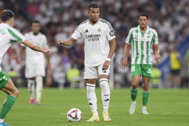 Mbappe nhắc nhở đồng đội sau khi lập cú đúp đầu tiên tại La Liga