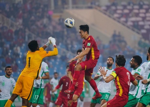 Nguyễn Thành Chung, điểm sáng của ĐT Việt Nam ở trận gặp Saudi Arabia - Bóng Đá