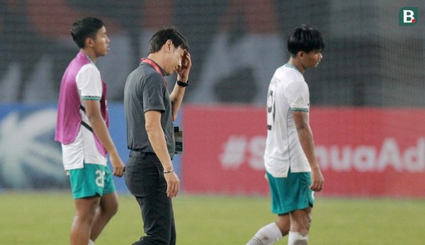 HLV Shin Tae-yong đang chịu áp lực lớn cùng bóng đá Indonesia - Bóng Đá