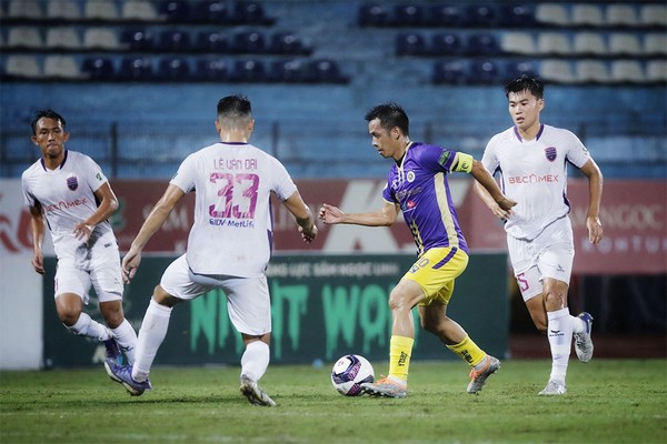 HLV Pau FC nói thẳng về Quang Hải; TP.HCM thay tướng - Bóng Đá