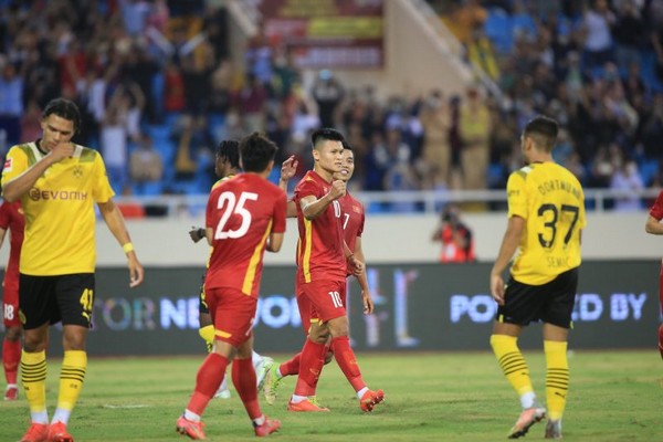 CĐV ĐNÁ không phục chiến thắng của ĐT Việt Nam; Trọng Hoàng giã từ sự nghiệp quốc tế - Bóng Đá