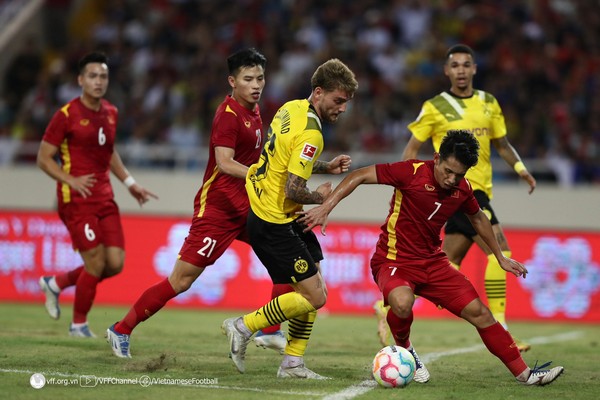 Lộ diện cái tên thay thế thầy Park; ĐT Việt Nam đắt giá nhất AFF Cup - Bóng Đá
