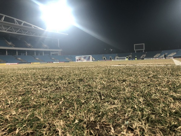 CĐV ĐNÁ mỉa mai sân Mỹ Đình ; Việt Nam bị AFC phạt nặng - Bóng Đá