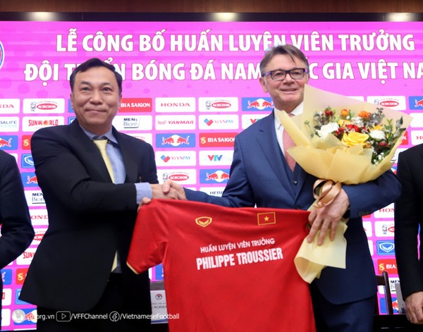 World Cup là mục tiêu của ĐT Việt Nam; Văn Toàn chuẩn bị ra sân - Bóng Đá