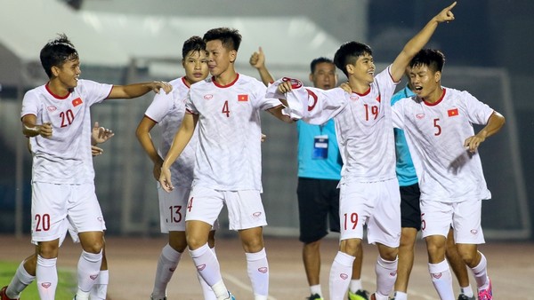 HLV Troussier gọi cầu thủ U20 Việt Nam lên tuyển; Chốt lịch thi đấu Dubai Cup - Bóng Đá