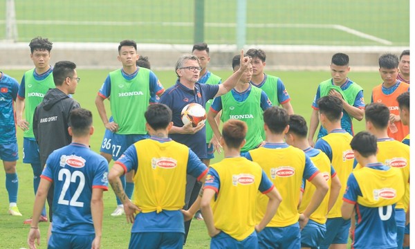 Lời khuyên của HLV Troussier và vấn đề lớn với bóng đá Việt Nam - Bóng Đá