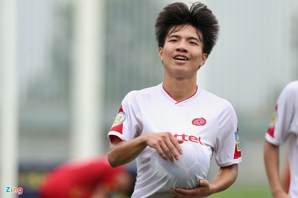 Đội trưởng Thái Lan bị tố hành hung; Cầu thủ U17 ăn mừng 