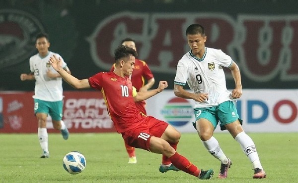 HLV Troussier chấp nhận chỉ trích, U20 Indonesia vỡ mộng World Cup? - Bóng Đá