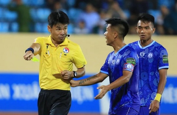 Phán quyết cho trọng tài trận Nam Định vs Khánh Hòa; U22 Việt Nam sắp đấu Trung Quốc - Bóng Đá