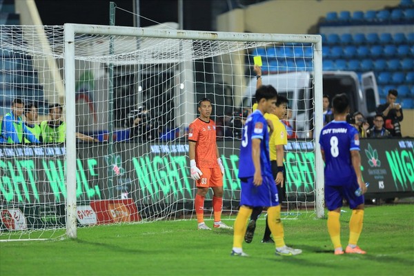 Phán quyết cho trọng tài trận Nam Định vs Khánh Hòa; U22 Việt Nam sắp đấu Trung Quốc - Bóng Đá