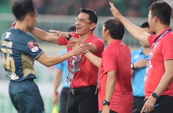 Báo Indonesia ghen tị thầy trò Troussier; Kiatisuk khuyên cầu thủ Việt Nam sang Thai League - Bóng Đá