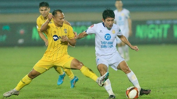 Báo Indonesia ghen tị thầy trò Troussier; Kiatisuk khuyên cầu thủ Việt Nam sang Thai League - Bóng Đá