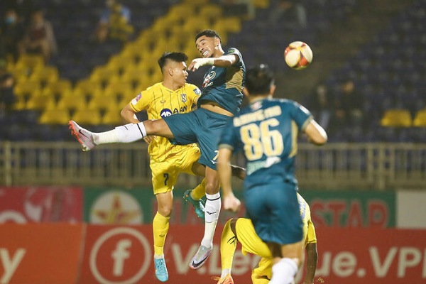 Vòng 7 V-League: Ngựa ô thăng hoa; Hà Nội, HAGL thảm bại - Bóng Đá