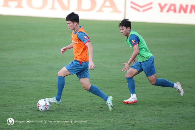 Nhìn U23 Việt Nam, HLV Troussier sẽ có phát kiến mới với Hoàng Đức - Bóng Đá