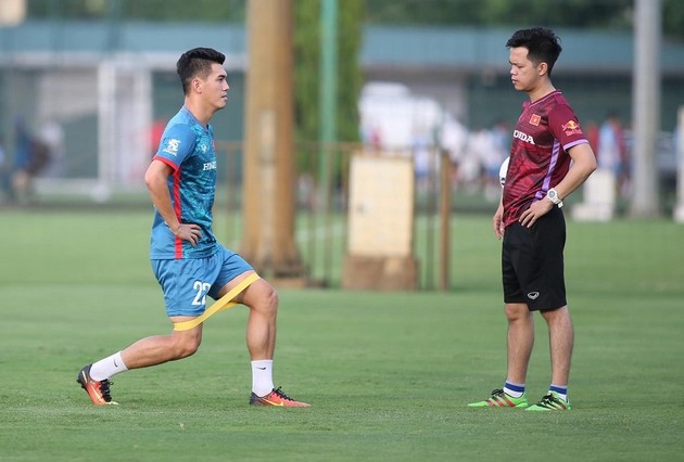 Quang Hải chưa bằng cầu thủ hạng 2; Indonesia sốc với Messi - Bóng Đá