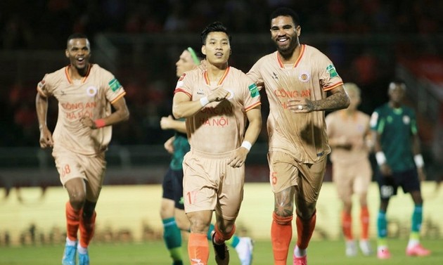 Bốn CLB V-League muốn có Văn Toàn; Quang Hải tiếp tục chơi bóng tại châu Âu? - Bóng Đá