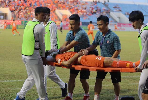 Cựu sao U23 được tiến cử cho ông Troussier; Rõ tình trạng của cầu thủ Đà Nẵng bị nhập viện - Bóng Đá