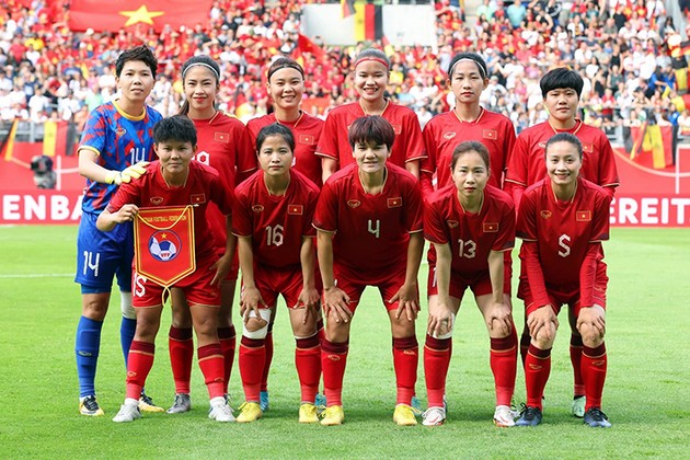 Indonesia trả lương khủng cho thầy Park; FIFA trấn an ĐT nữ Việt Nam sau vụ xả súng - Bóng Đá