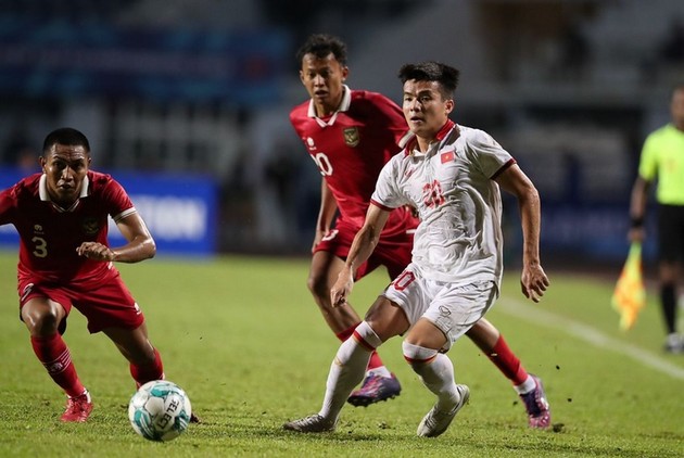 Indonesia được khuyên bỏ giải của AFF; CĐV xứ vạn đảo 'tấn công' cầu thủ U23 Việt Nam - Bóng Đá
