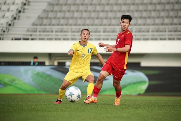 Sao trẻ Việt Nam được ví như Phil Foden; Cựu cầu thủ lò Barca nhập quốc tịch Việt Nam - Bóng Đá