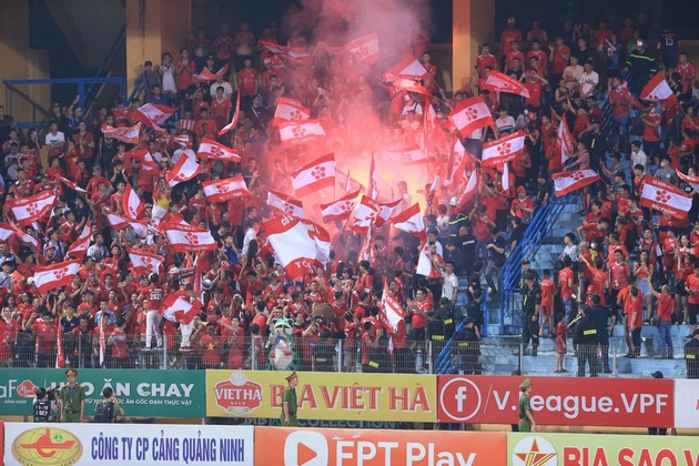 Bóng đá Thái Lan hỗn loạn; Sao Indo muốn 'đánh cùi chỏ' Văn Hậu - Bóng Đá