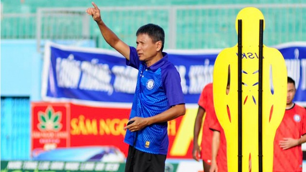 HLV Võ Đình Tân từ chức thuyền trưởng CLB Khánh Hòa.