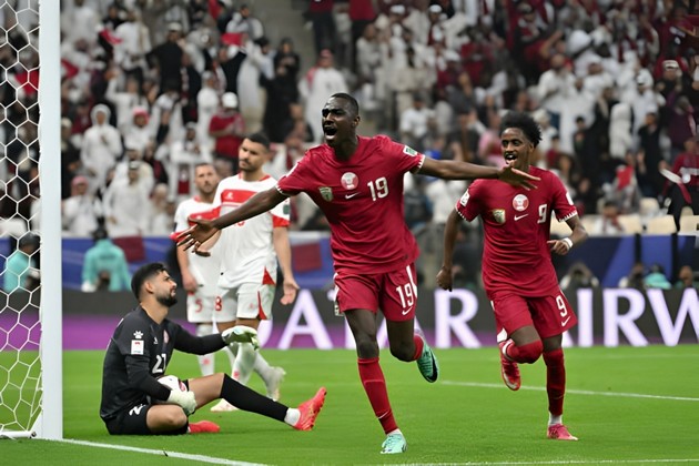 Qatar thắng tưng bừng trận khai mạc Asian Cup; HLV Troussier nói lời gan ruột - Bóng Đá